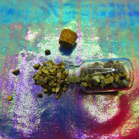 Picture Jasper Gemstone Chips In A Bottle Embellishments Natural Semi Precious - Picture 2 of 3